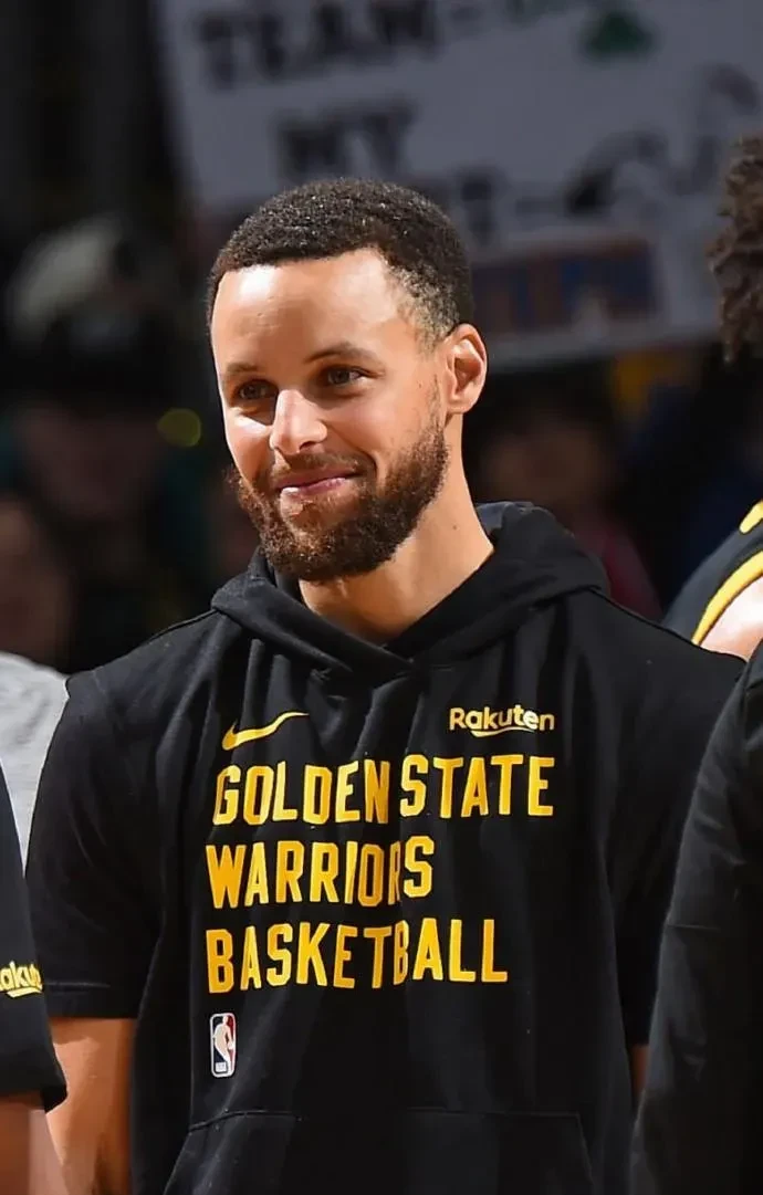 开云-四川队逆转灰熊，库里状态火热