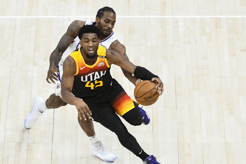 上海队力克太阳,米切尔高光表现 上海队力克太阳,米切尔高光表现