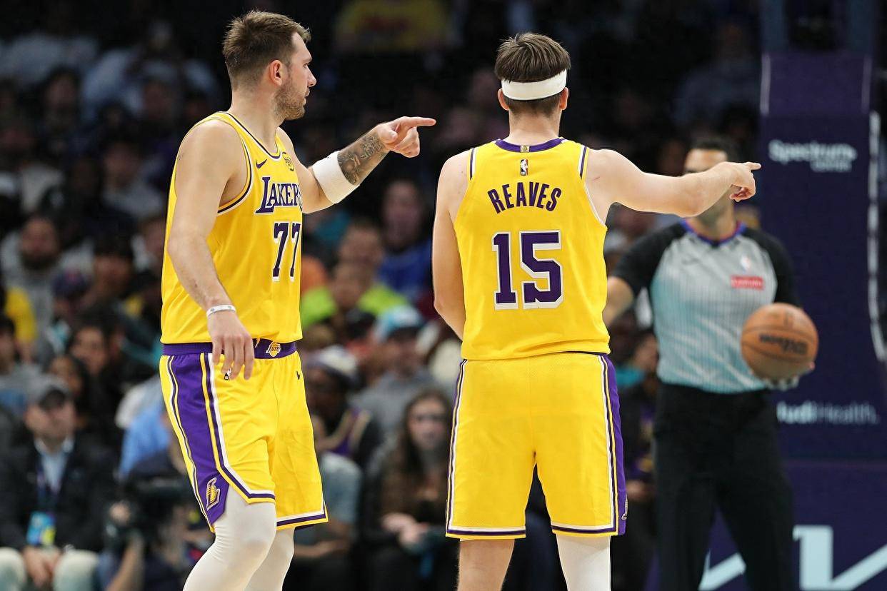 魔术完胜湖人,西亚卡姆统治全场 魔术完胜湖人,西亚卡姆统治全场