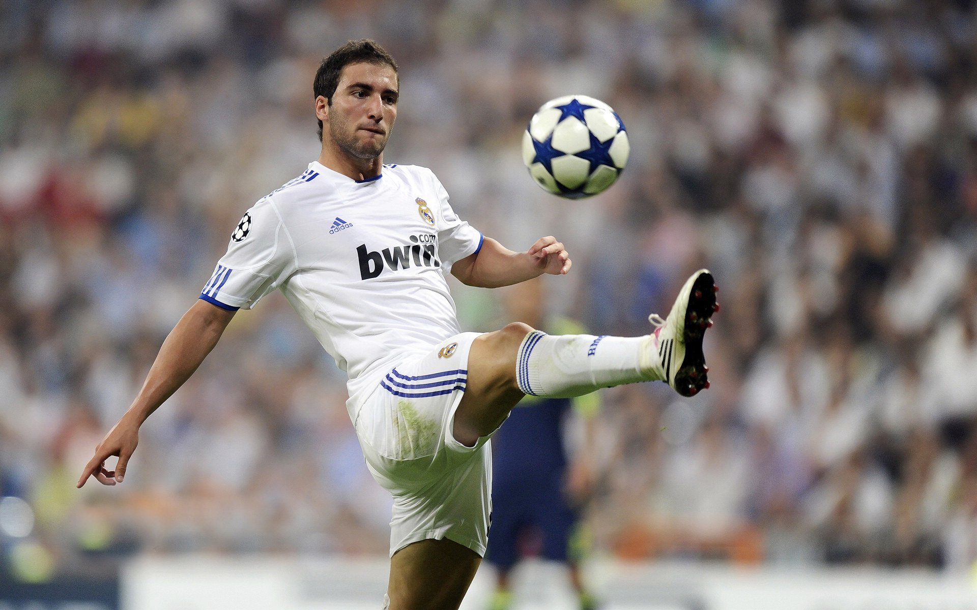 单骑闯关轰43+7！米切尔打碎魔术铁壁，老鹰用进攻狂潮宣告东部新王崛起